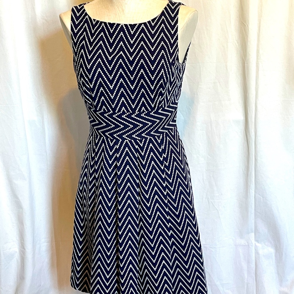 Navy Blue White textured wonens Alex Marie Dress pleated zig zag sleeveless GUC